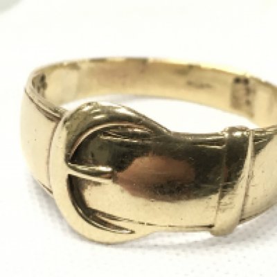 A 9ct gold belt buckle ring , size W. 3.7g Postage category A