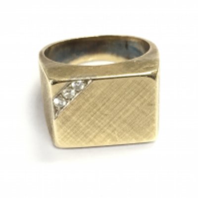 A 14k gold gents ring. 19.36g and size O