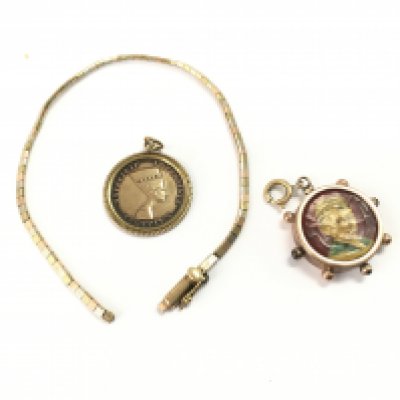 Two gold pendants and a broken gold chain. 14.11g