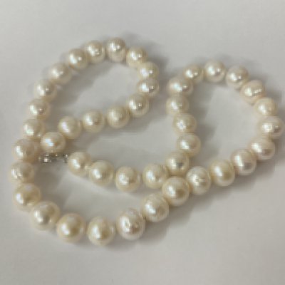 18ct white cultured pearl necklace with a silver lobster claw clasp. Postage category A.