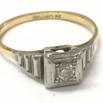 An 18ct white gold diamond solitaire ring, 3.5g total weight. Postage category A