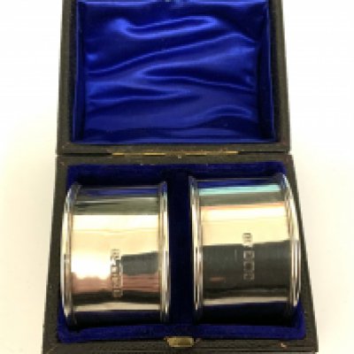A pair of cased hallmarked silver napkin rings, Marks for Sheffield 1905, Atkin brothers. (A)