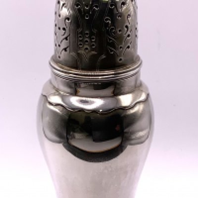 A Heavy hallmarked silver Elkington & Co sugar sifter, 17cm. Total weight 219g. (A)