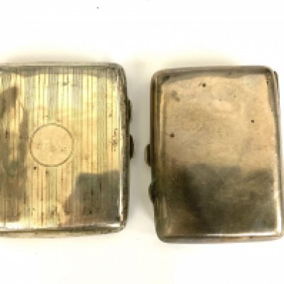 2 hallmarked silver cigarette cases. 145g. (A)