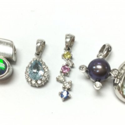 18ct white gold pendants , 6.3G total weight, postage category A