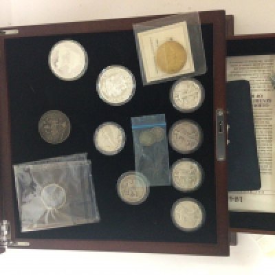 A Mahogany collector cabinet containing American and other coins.