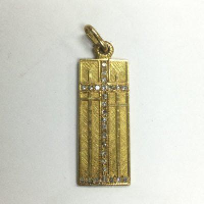 An 18ct gold pendant set with diamonds, approx 4.5g. Shipping category A.