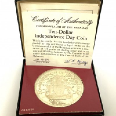 A 1974 Ten Dollar Independence Day coin, Commonwealth of Bahamas. (A)