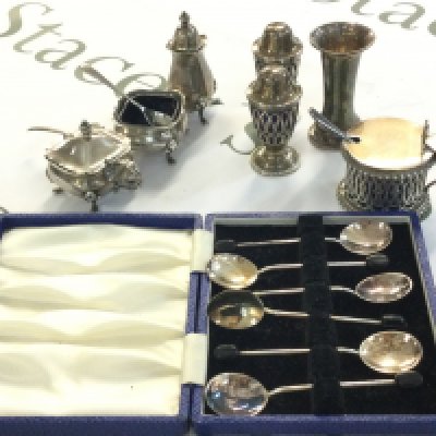 Silver mustard pot and other silver oddments , Condiments, cased set of coffee spoons