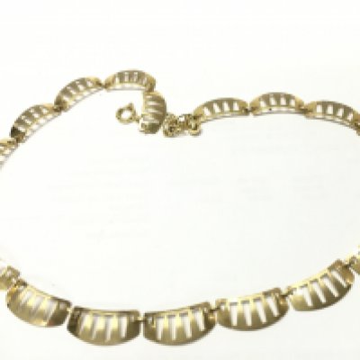 An 8ct gold necklace with open repeat links . Marked 333. 14.1g total weight. Postage category A