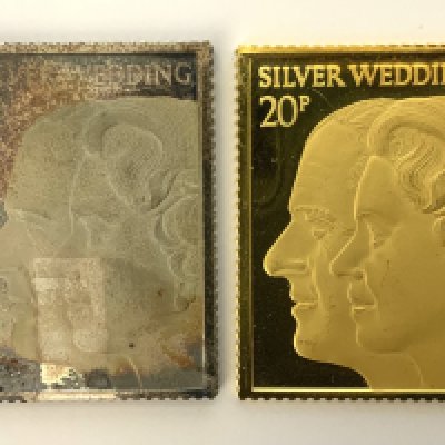 1972 QE2 & Duke of Edinburgh Sterling silver and 22ct gold hallmarked replica stamps. (S. 26.90g, 22ct 26.6g) Set number 0220 of 2000 (A)