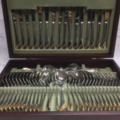 A cased canteen of Viners cutlery. Shipping category D.