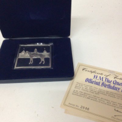 A silver 925 commemorative H M The Queen official birthday Ingot 1977 with certificate of authenticity.