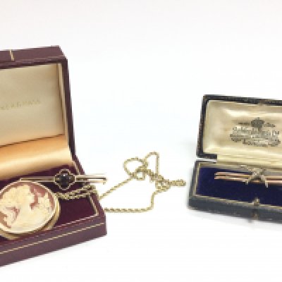 A collection of antique 9ct brooches including a cameo. Total weight 11.7g . Postage cat a