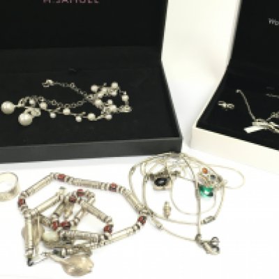 Mixed silver jewellery including earrings, necklaces, rings etc. Postage cat a