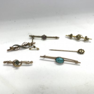 Five 9ct gold brooches and one stick pin, approx weight 10.39 grams.