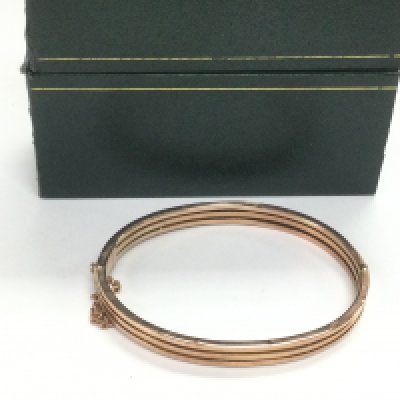 A 9ct gold bangle, approx 7.5g. Shipping category A.