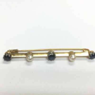A gold bar brooch set with sapphires and pearls, approx 5.6g. Shipping category A.