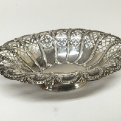 A silver dish with a pierced edge Birmingham hallmarks. Diameter 15cm (no obvious damage)