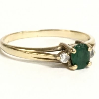 A 9 carat gold ring set with an emerald stone and small diamonds. Size P. 1.6g Postage category A