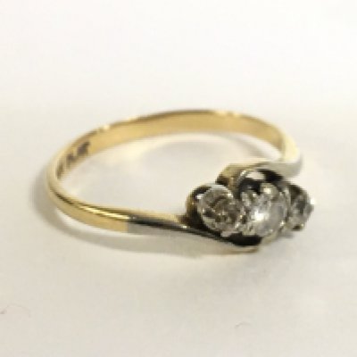 An 18 carat 3 stone platinum and diamond ring. Size M. 2.2g. Postage category A