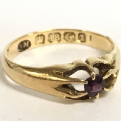 An 18 carat gold ring. 2.8g. size J. Postage category A
