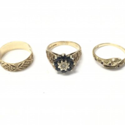 A collection of three 9ct gold rings. 8.70g Postage B