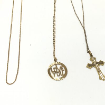 Three 9ct gold chains two with 9ct pendant. Total weight 10.12g Postage A