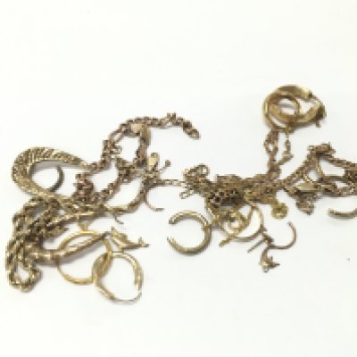 A collection of assorted 9ct gold jewellery. Total weight 23.73 Postage A