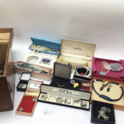 A box of mixed costume jewellery including necklaces earrings etc. Postage B
