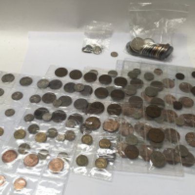 A collection of various coinage including some silver examples.