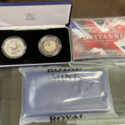 2011 presentation Great Britain Silver Britannia, a 1999 and 2000 &#20132660835 Coin  and Silver Britannia cased set. (1 sealed)n (A)