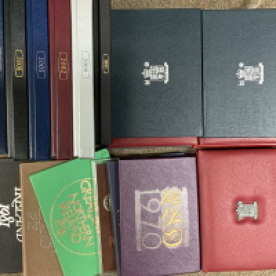 A collection of yearly proof uncirculated coin sets. (21). (Catagory B).