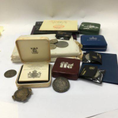 A mixed collection of coinage including some Victorian coin brooches.