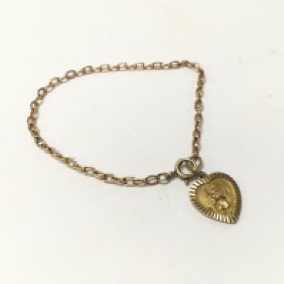 A 9ct gold bracelet with a st christopher's pendant. Approx weight 4.41 grams.