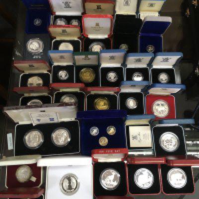 A good collection of cased sterling silver presentation and proof coins. Approximately 30. (D)