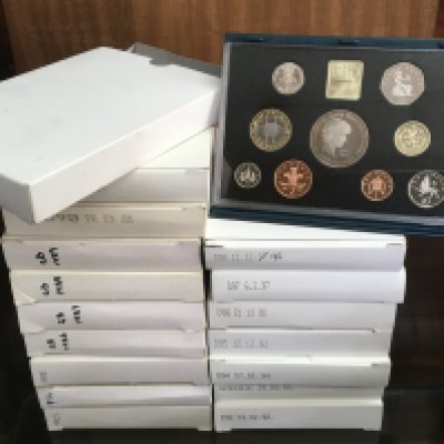 Royal Mint issue Annual coin sets 1983 -1999 (1996 Missing).