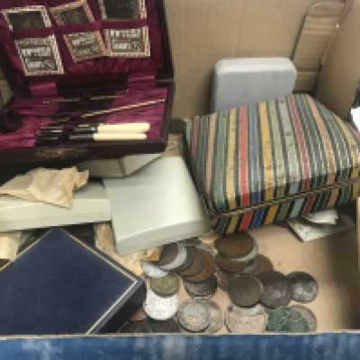 A mixed lot of coinage and some costume jewellery as well as a sewing kit.