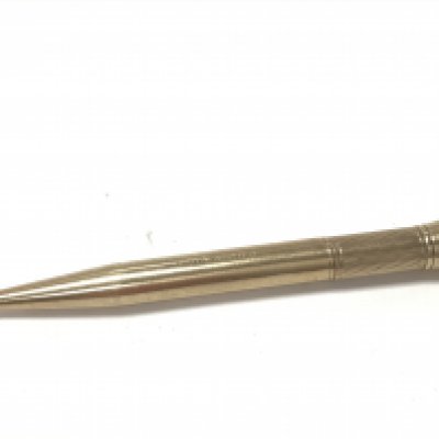 A 9ct gold pocket pencil. 16.25g Postage A