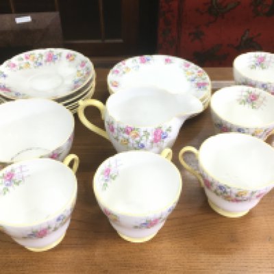 A Shelley Rose on Trellis tea set including cups and saucers. No obvious damage or restoration This lot cannot be posted