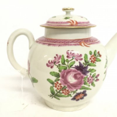 A Caughley Tea pot 1780. No obvious damage or restoration This lot cannot be posted. NO RESERVE