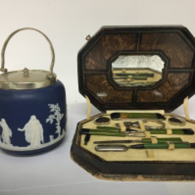 A Wedgwood biscuit barrel and a cased Art Deco design manicure set. (2)