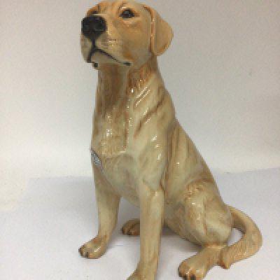 A large Beswick figure of a Golden Retriever height 34cm no obvious damage.
