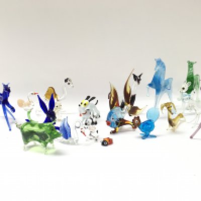 A collection of art coloured glass animals. This lot cannot be posted