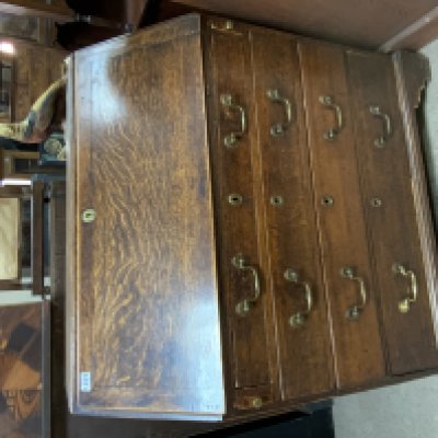 A George III oak drop flap bureau. 91cm x 100cm x 49cm. NO RESERVE