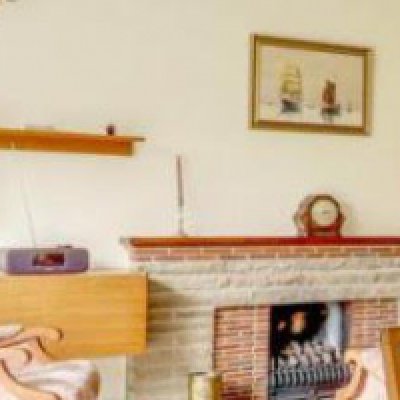 A set of teak floating units. Shipping category D. (images of shelves as they were in situe)