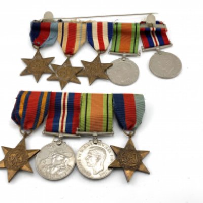 2 lots of WW2 issue medal groups (B)