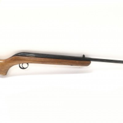 A BSA Cadet Major vintage 0.177 calibre air rifle, 106cm long. This lot cannot be posted