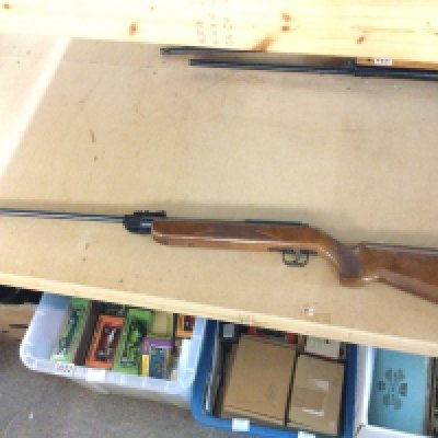 A BSF S70 Boxed vintage 4.5 calibre air rifle, 112cm long. This lot cannot be posted