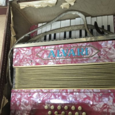 A cased Alvari accordion, postage category C. NO RESERVE